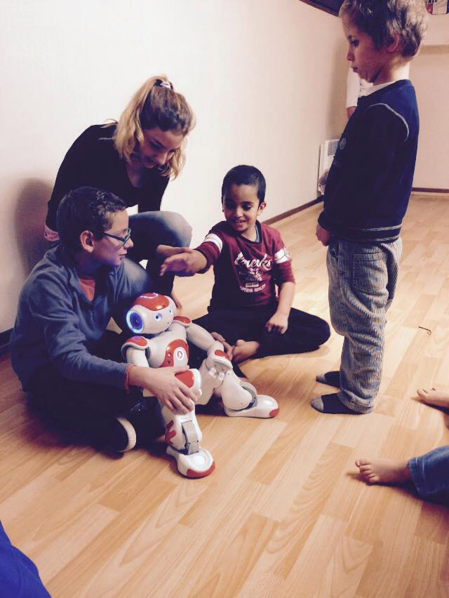 CHUV: le robot Nao au service des enfants autistes à Lausanne